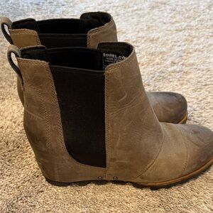 Sorel Taupe Leather Chelsea Wedge Booties